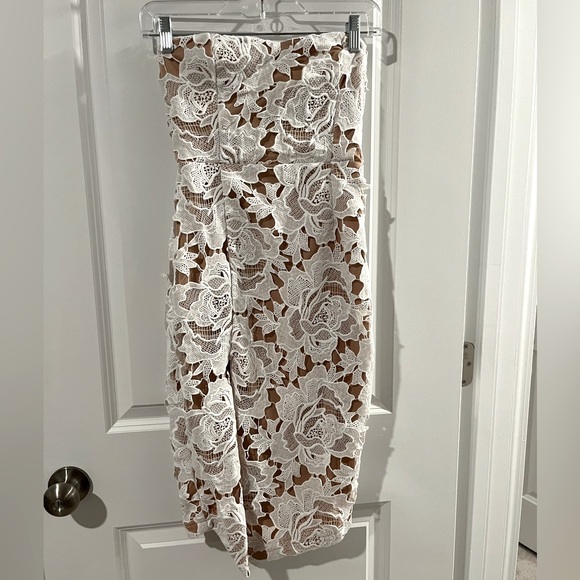 SHOWPO LACE TO LACE MIDI DRESS - STRAPLESS BODYCON DRESS IN WHITE LACE - Picture 5 of 6